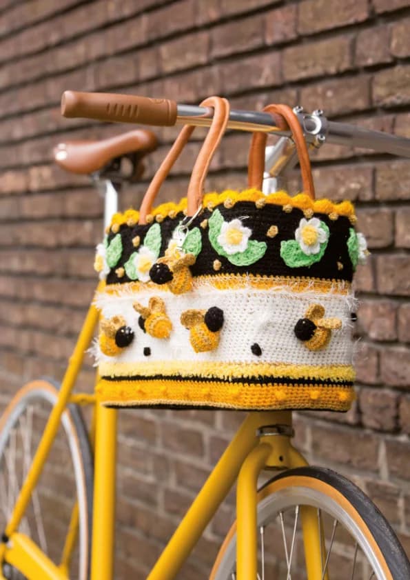 Stunning bee flower bag Crochet Pattern